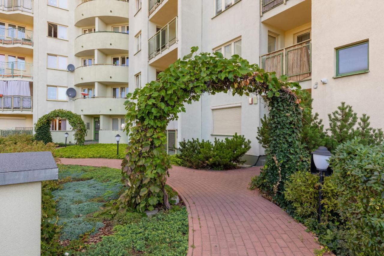 Apartment Metro Wilanowska With Parking By Renters